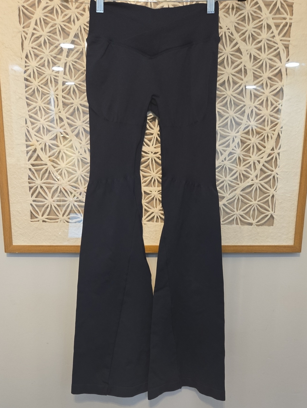 Thrivin Elevate Sculpting V-Waist Flare Leggings Navy Small - Picture 5 of 12